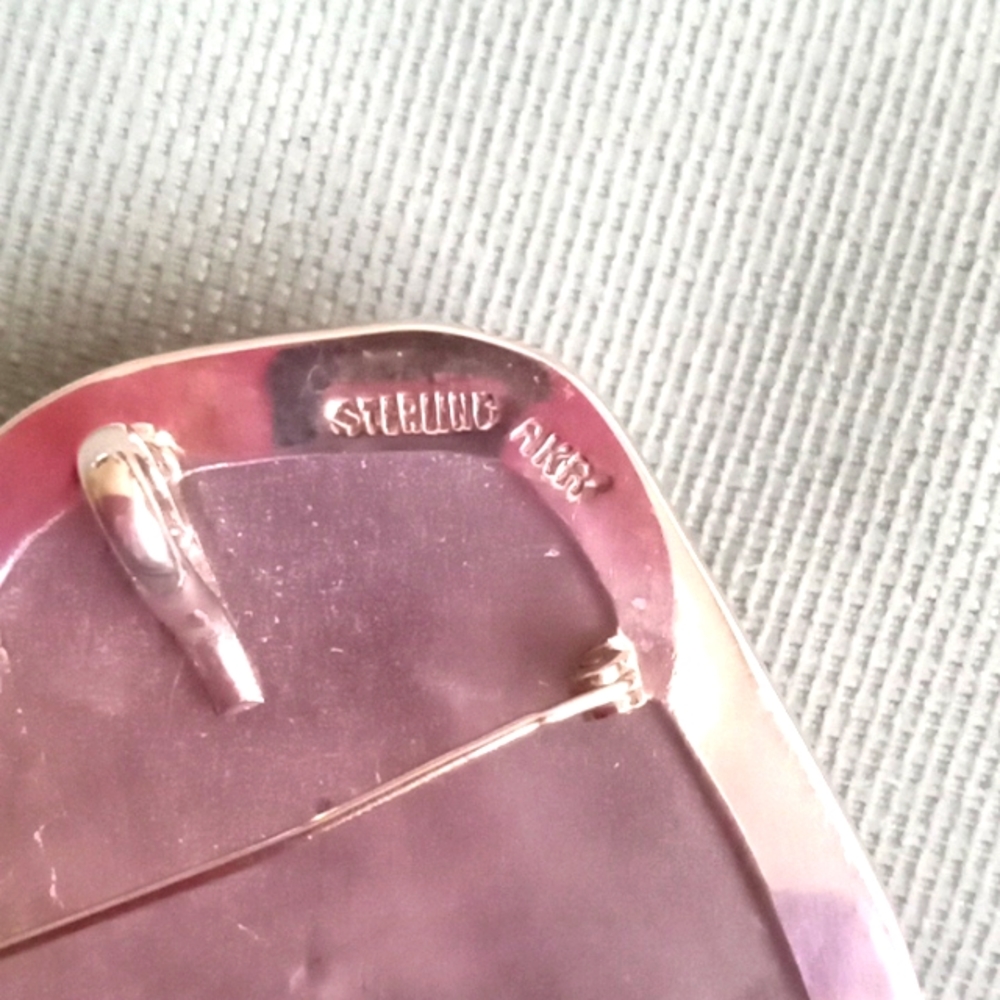 ARTIST MADE CARVED AMETHYST, IRRADIATED PEARL AND CHAROITE PIN/PENDANT - Picture 5 of 10